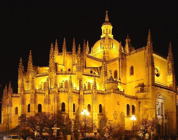 1024px-Catedral_de_Segovia_R.jpg