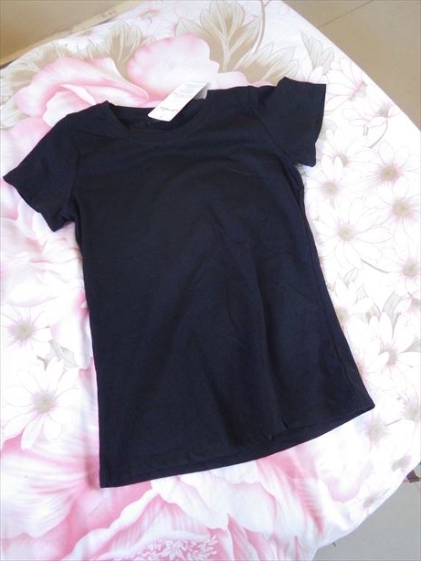 バザールで購入！サンダルとTシャツ (2)