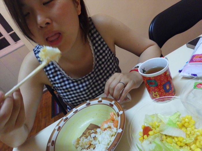 晩ごはんはサーモン丼＆スイカ！ (11)
