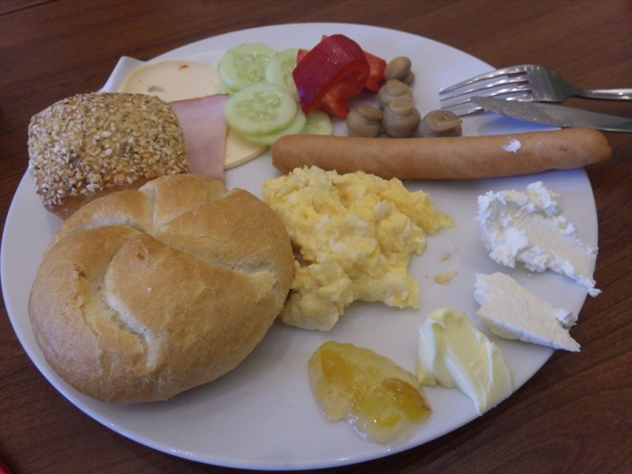 ワルシャワの宿の朝ごはん