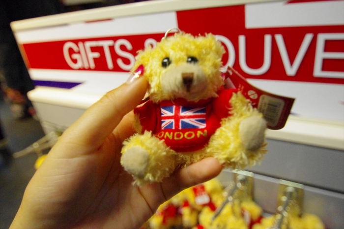 ロンドンアイ近くのお土産屋さん (3)
