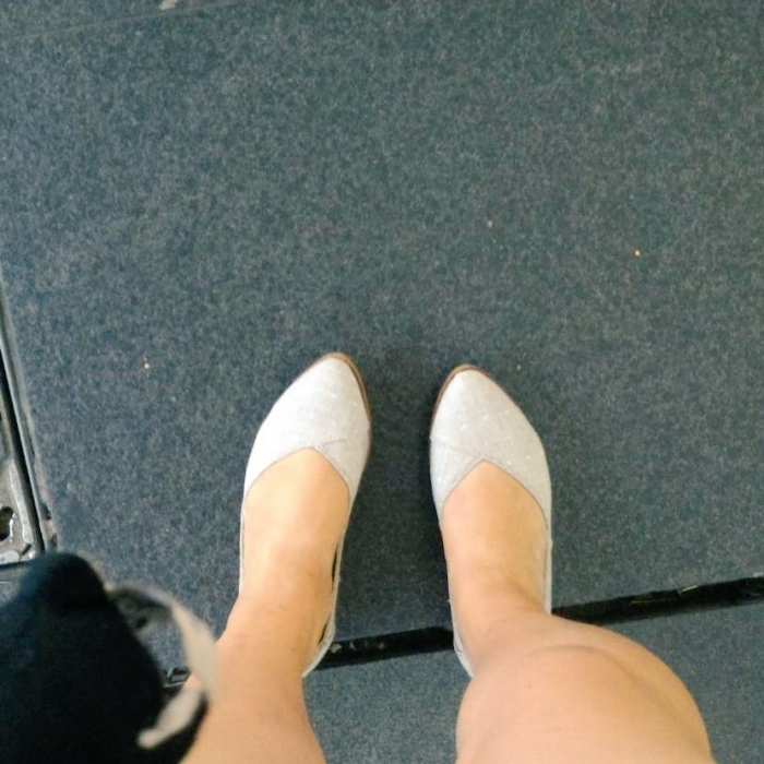 パンプスTOMS