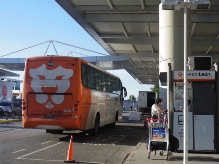 エセイサ空港から宿へ (7)